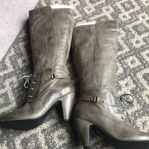 Crown vintage grey boots